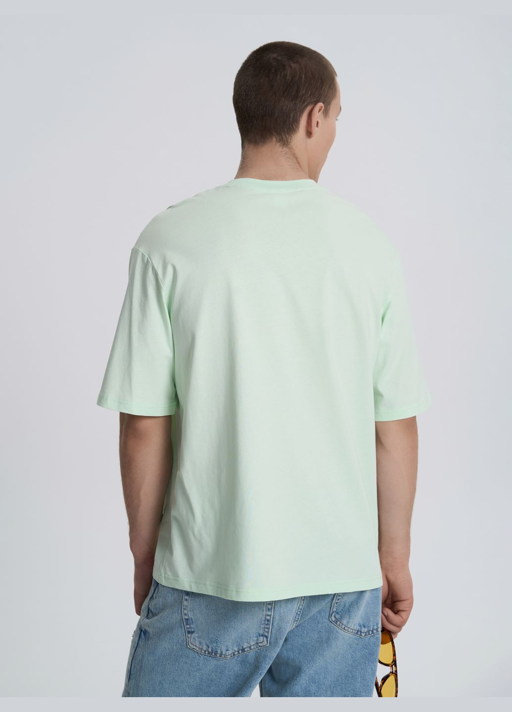 Салатовая футболка мужская светло-бежевого цвета с коротким рукавом Роза