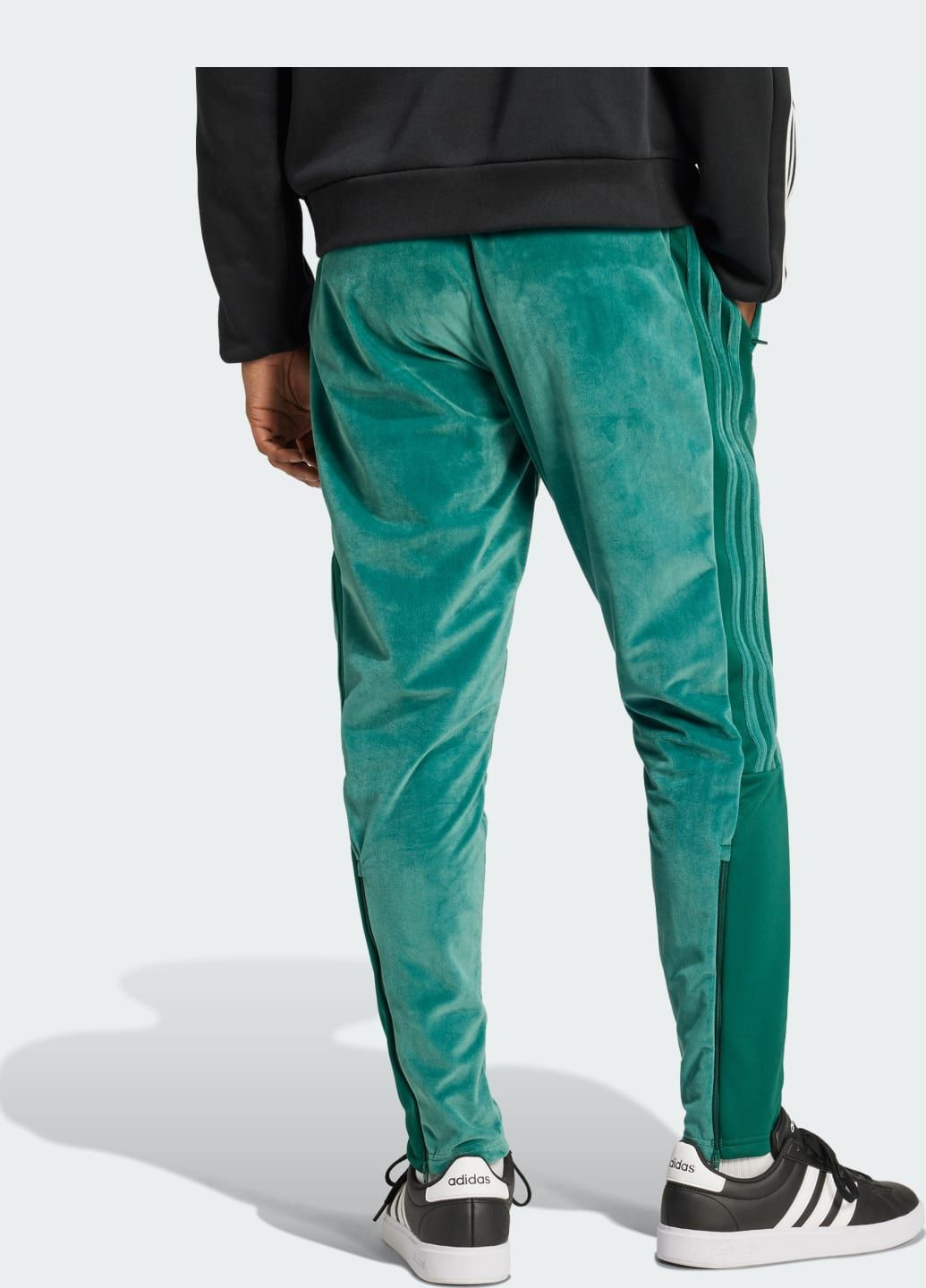 Зеленые спортивные демисезонные брюки adidas