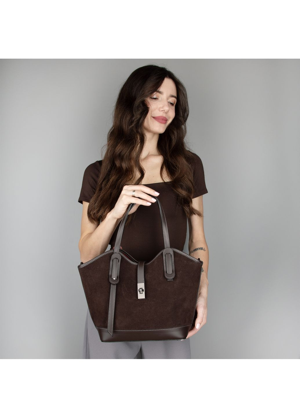 Сумка жіноча замшева 04054 з червоною підкладкою шоколадна Virginia Conti (362219367)