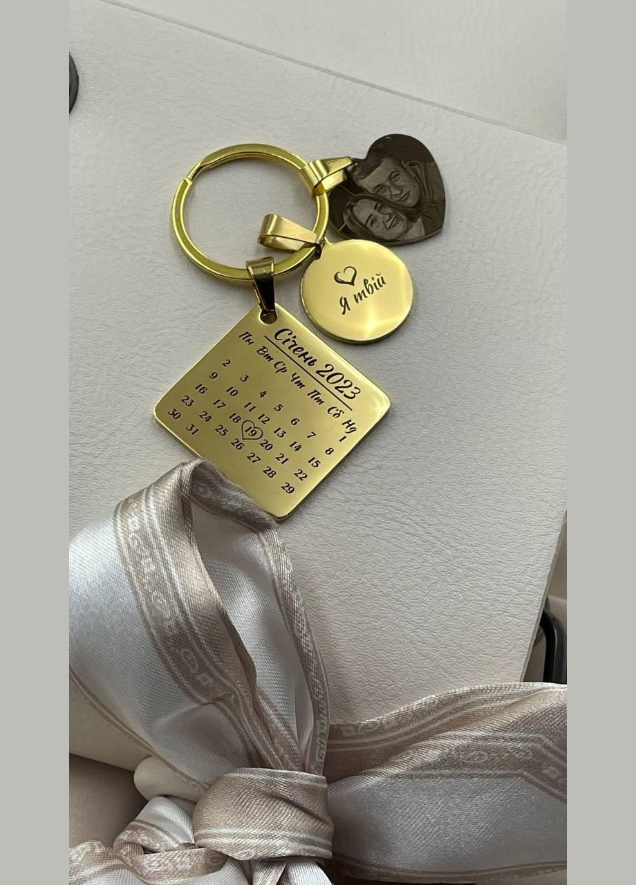 Потрійний брелок (3 будь-які елементи) з лазерним гравіюванням Konik (338850389)