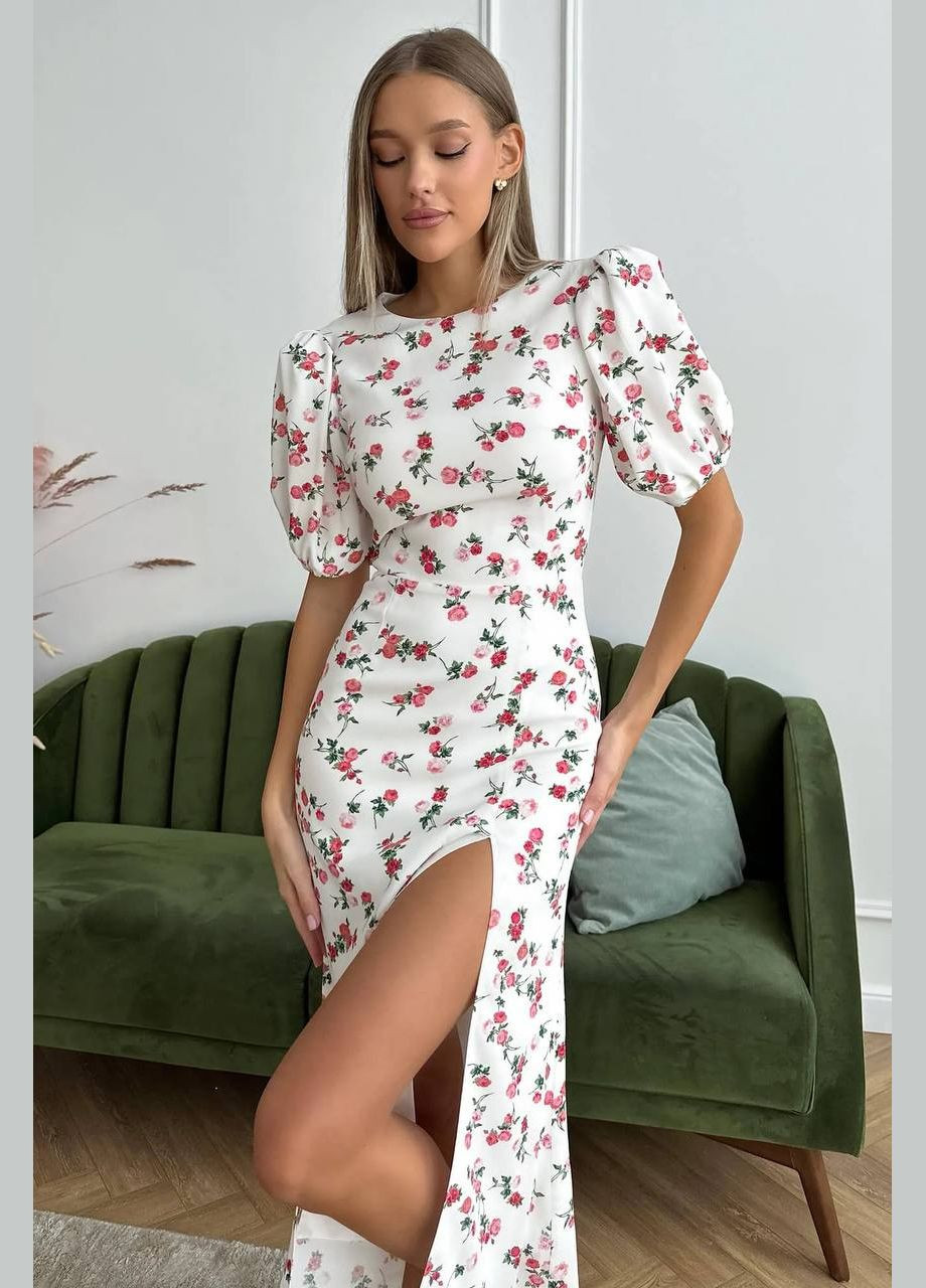 Білий яскрава довга біла сукня в квітковий принт і розрізом на нозі, літня легка приємна до тіла сукня із софту No Brand