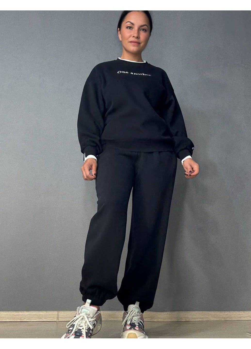 Костюм женский A-N 27063 свитшот и джогеры оверсайз с вышивкой черный No Brand (350197712)