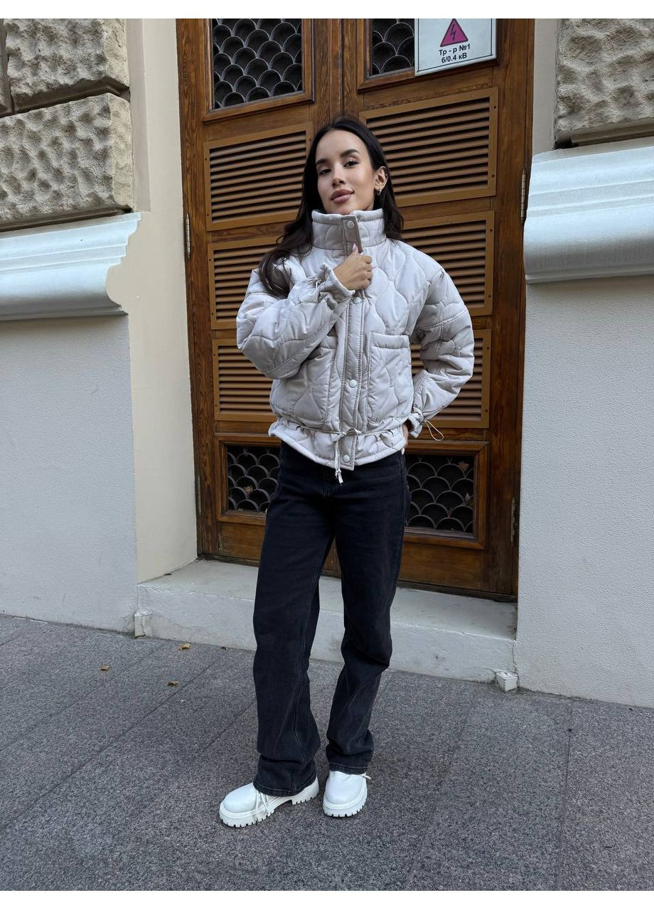 Сіро-бежева демісезонна жіноча коротка куртка вільного крою MonCher