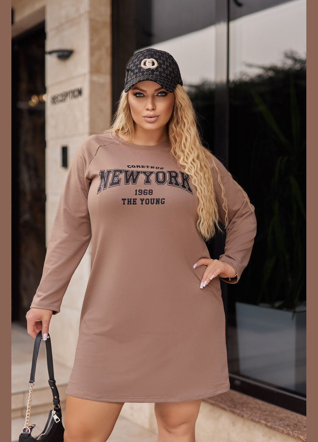 Кофейное спортивное спортивное трикотажное платье с надписью Fashion Girl