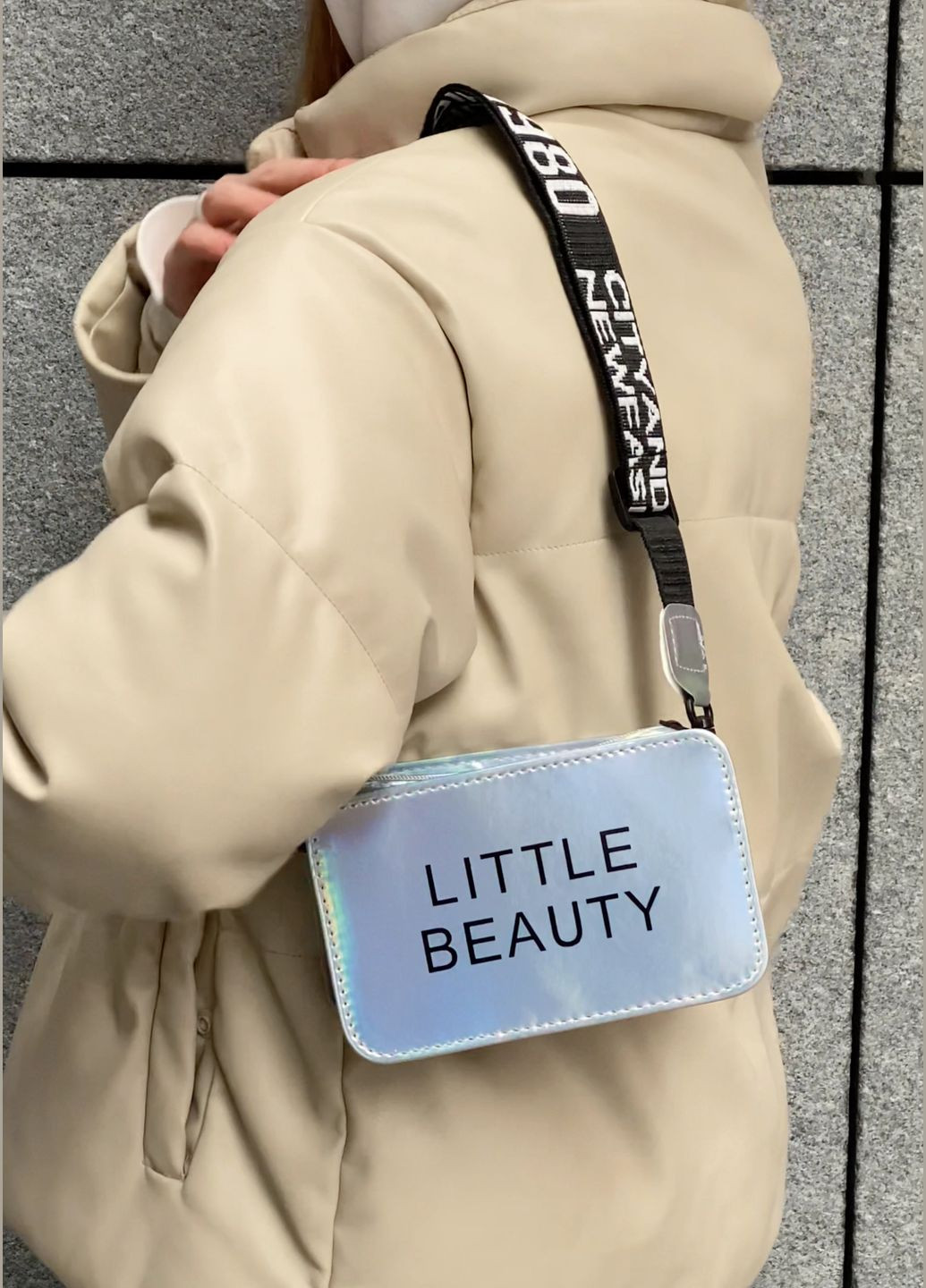 Жіноча дитяча голографічна сумка крос-боді через плече LITTLE BEAUTY сіра срібна No Brand (285767721)
