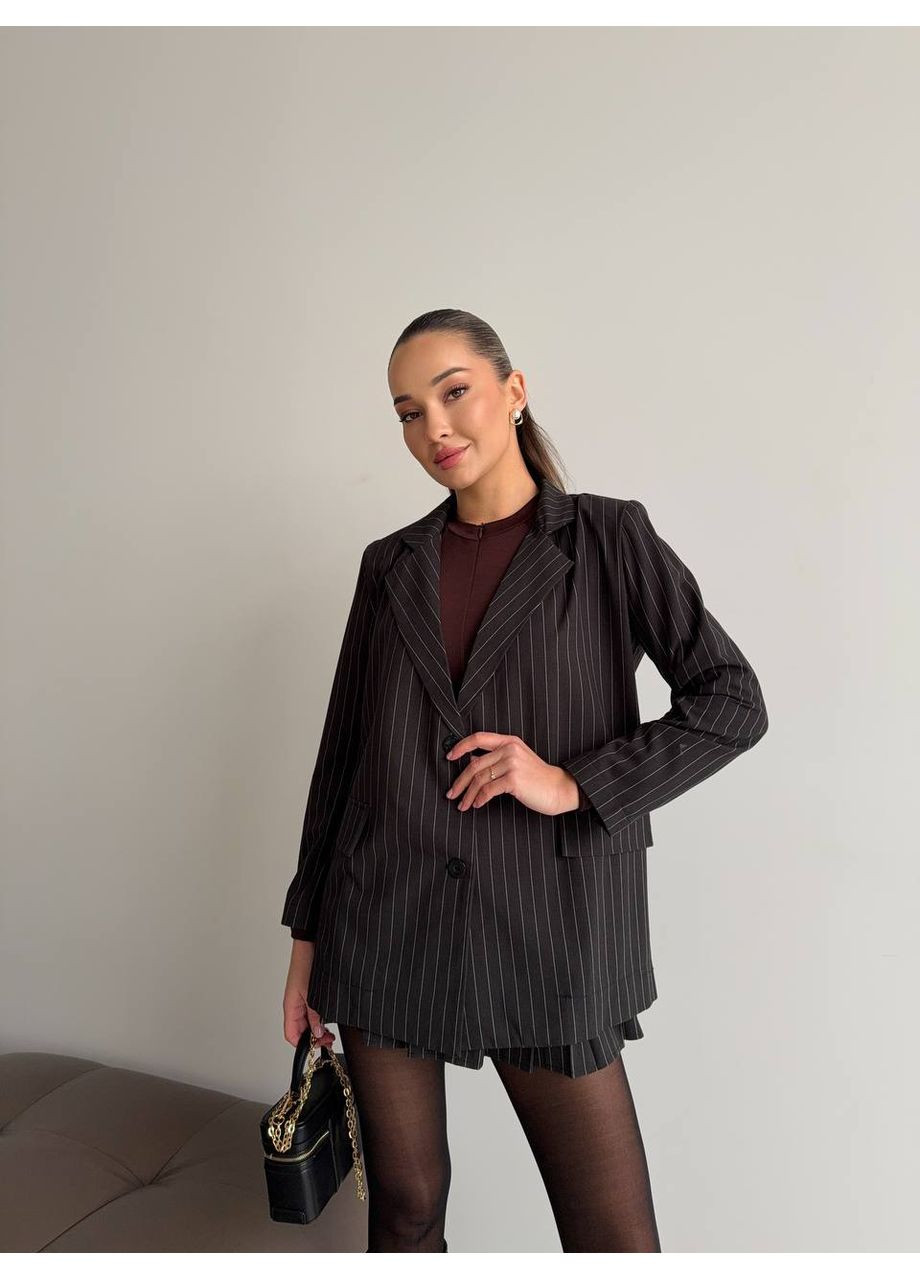 Жіночий костюм із міні-спідницею та подовженим піджаком в смужку MonCher (361057436)