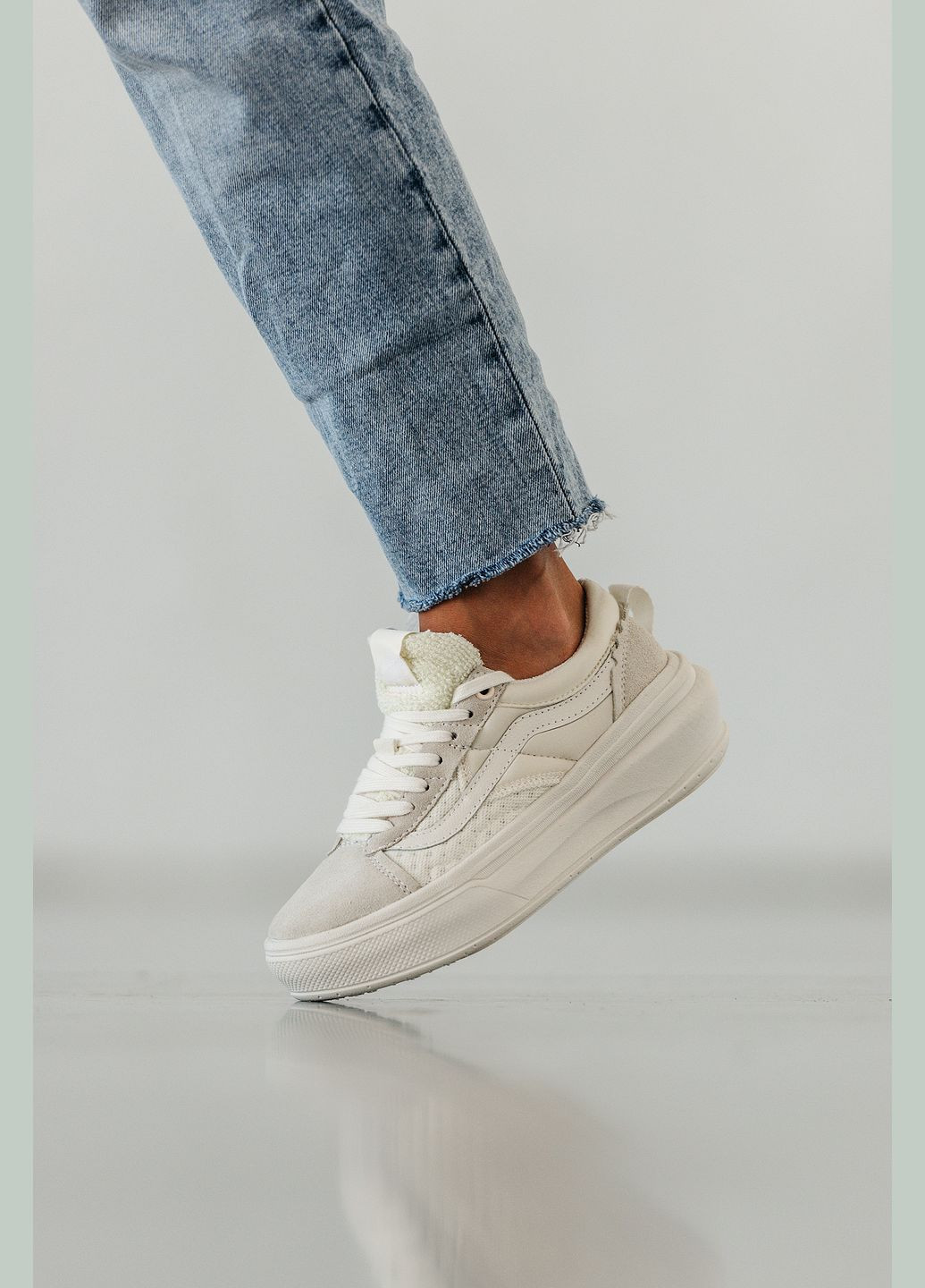 Кроссовки женские Vans Old Skool Overt Plus CC white | Ванс Олд Скул белые No Brand белые демисезоны (315683636)