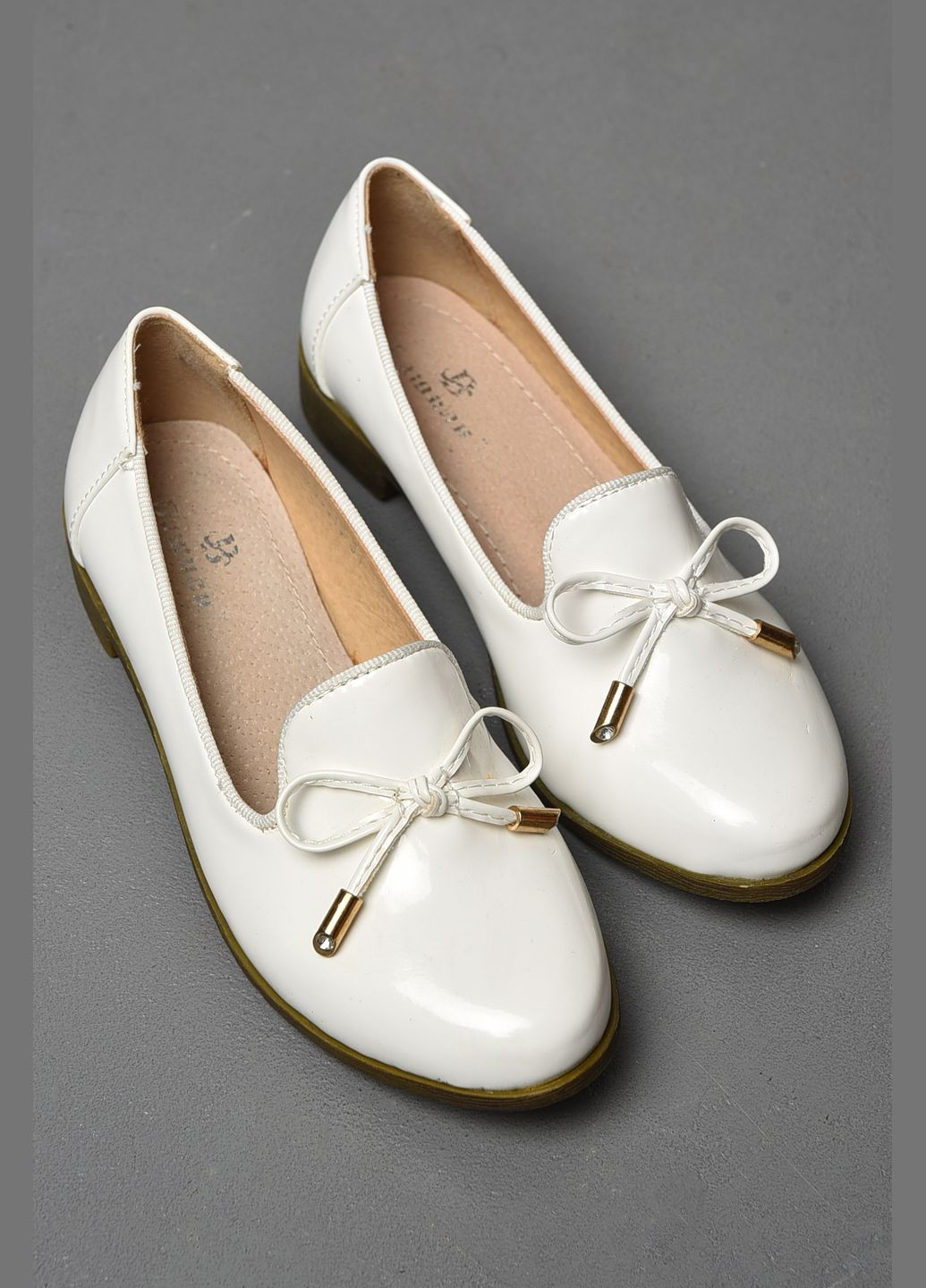 Белые туфли для девочки белого цвета Let's Shop