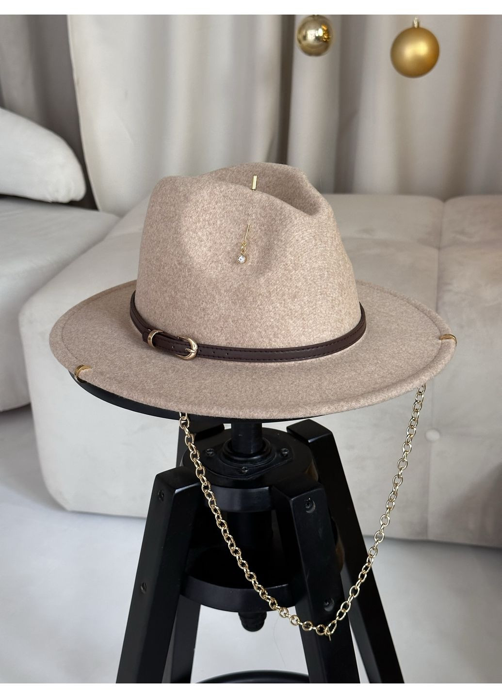 Шляпа Федора с ремешком, пирсингом, цепочкой и регулировкой размера WOOLSIA No Brand (359481393)