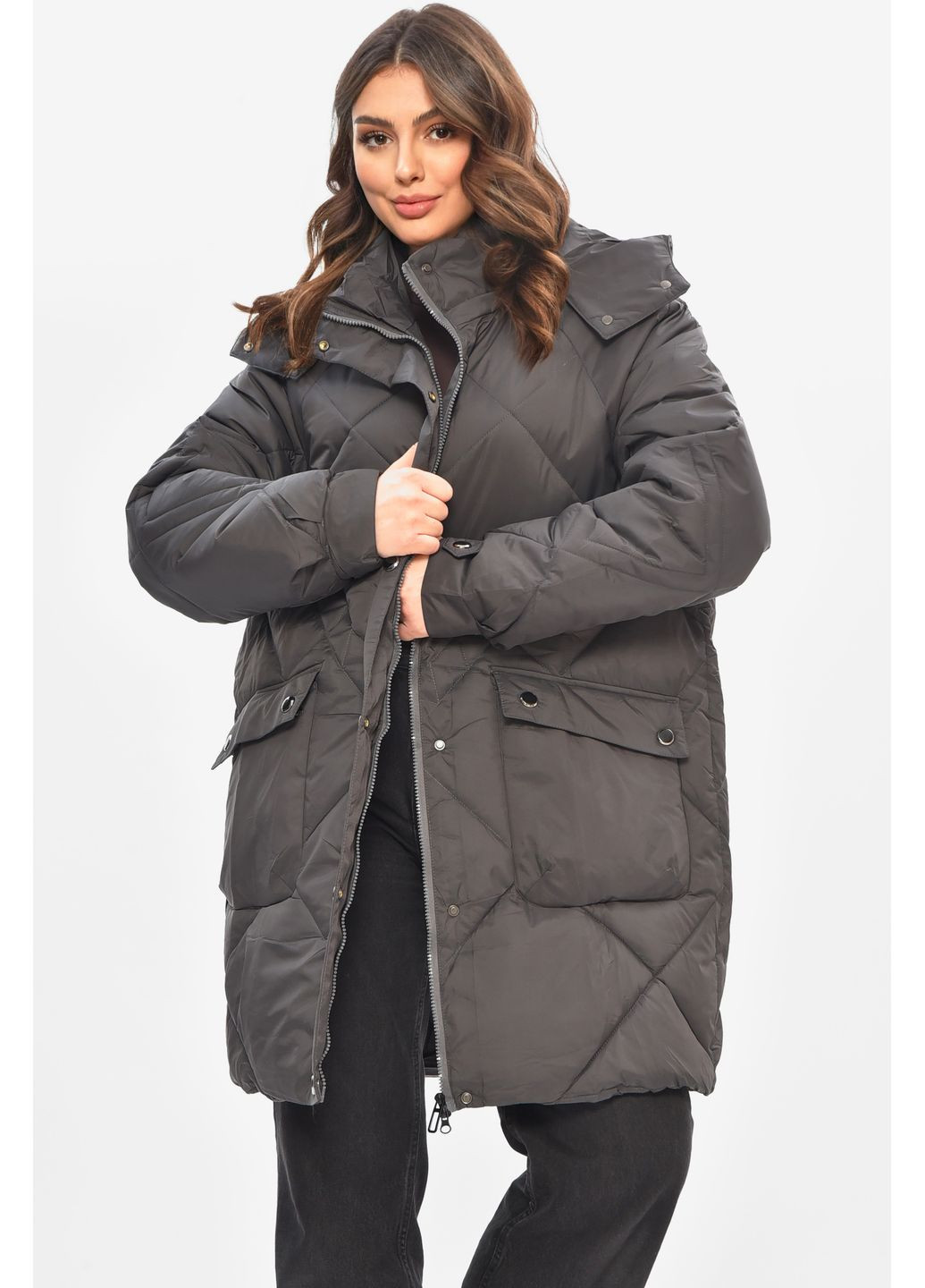 Темно-серая демисезонная куртка женская демисезонная полубатальная тёмно-серого цвета Let's Shop