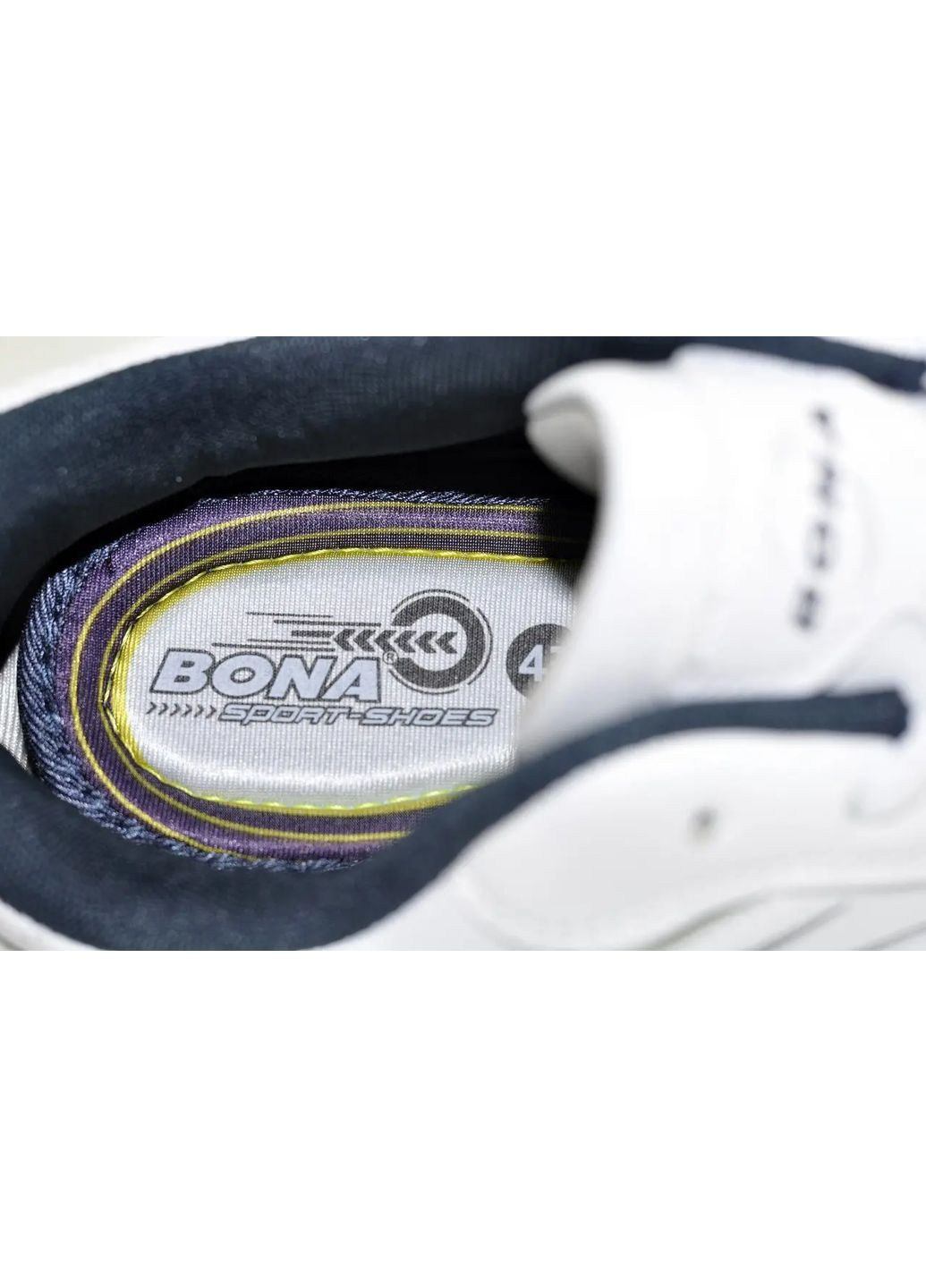 Белые демисезонные кроссовки Bona