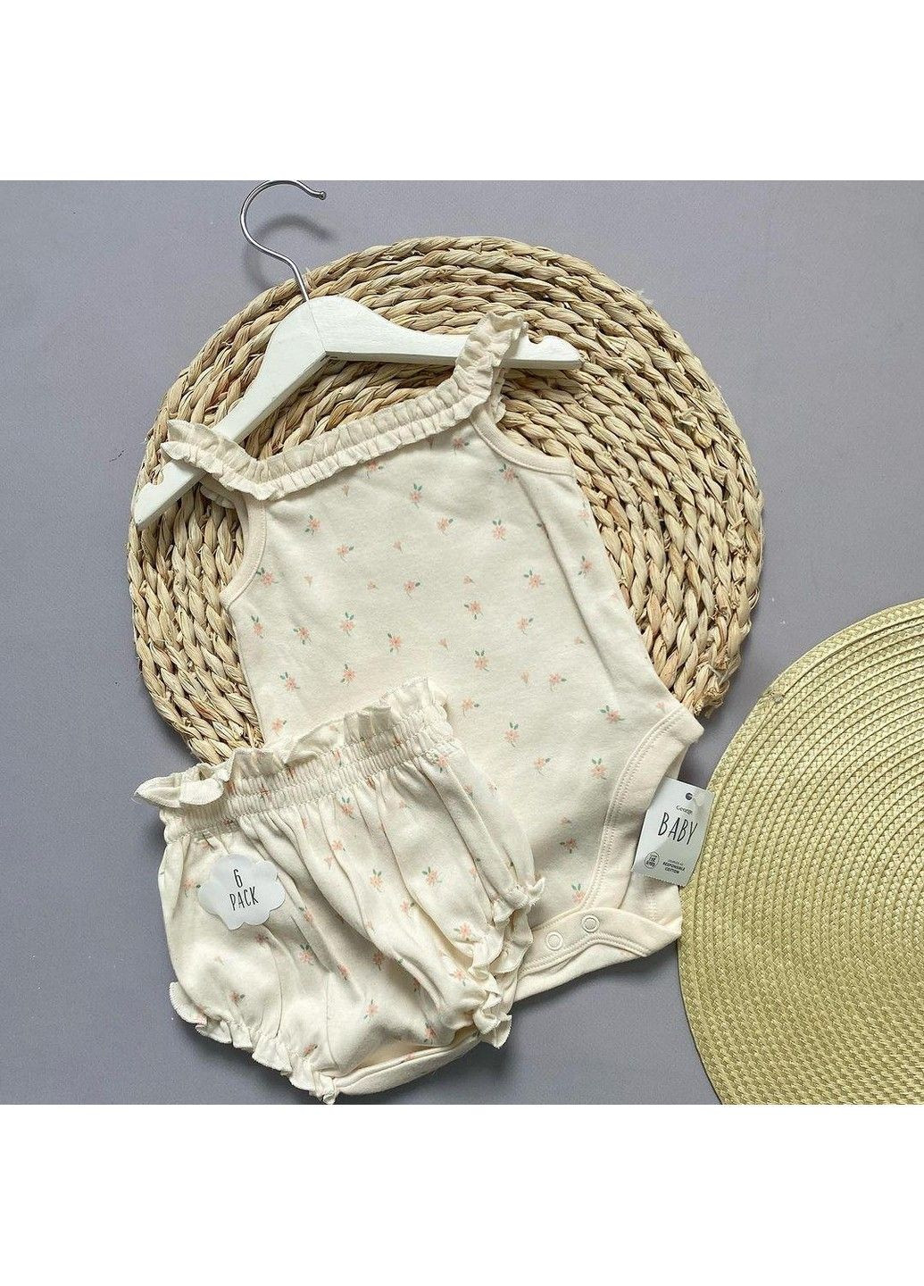 Молочный костюм детский на девочку боди + шорты в цветочный принт, молочный George