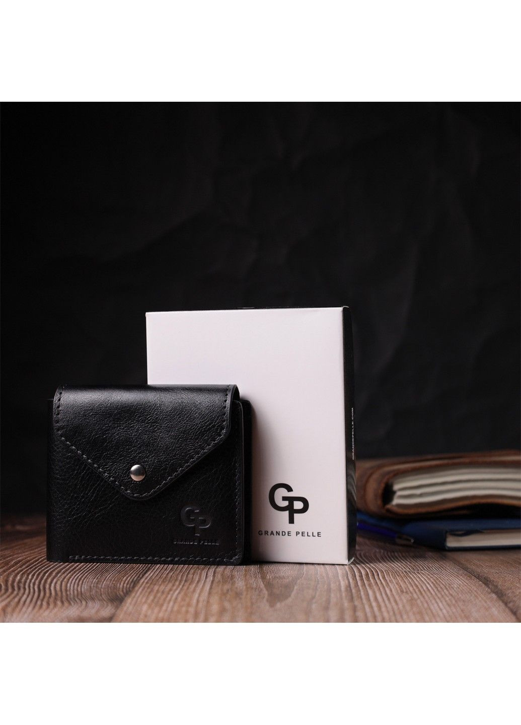 Кошелек унисекс из глянцевой натуральной кожи 16806 Черный Grande Pelle (292920544)