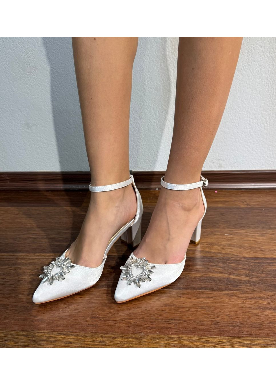 No Brand Свадебные атласные туфли с брошью сердце – 2 образа в одном 7 см белый з текстиль, — (351394259)