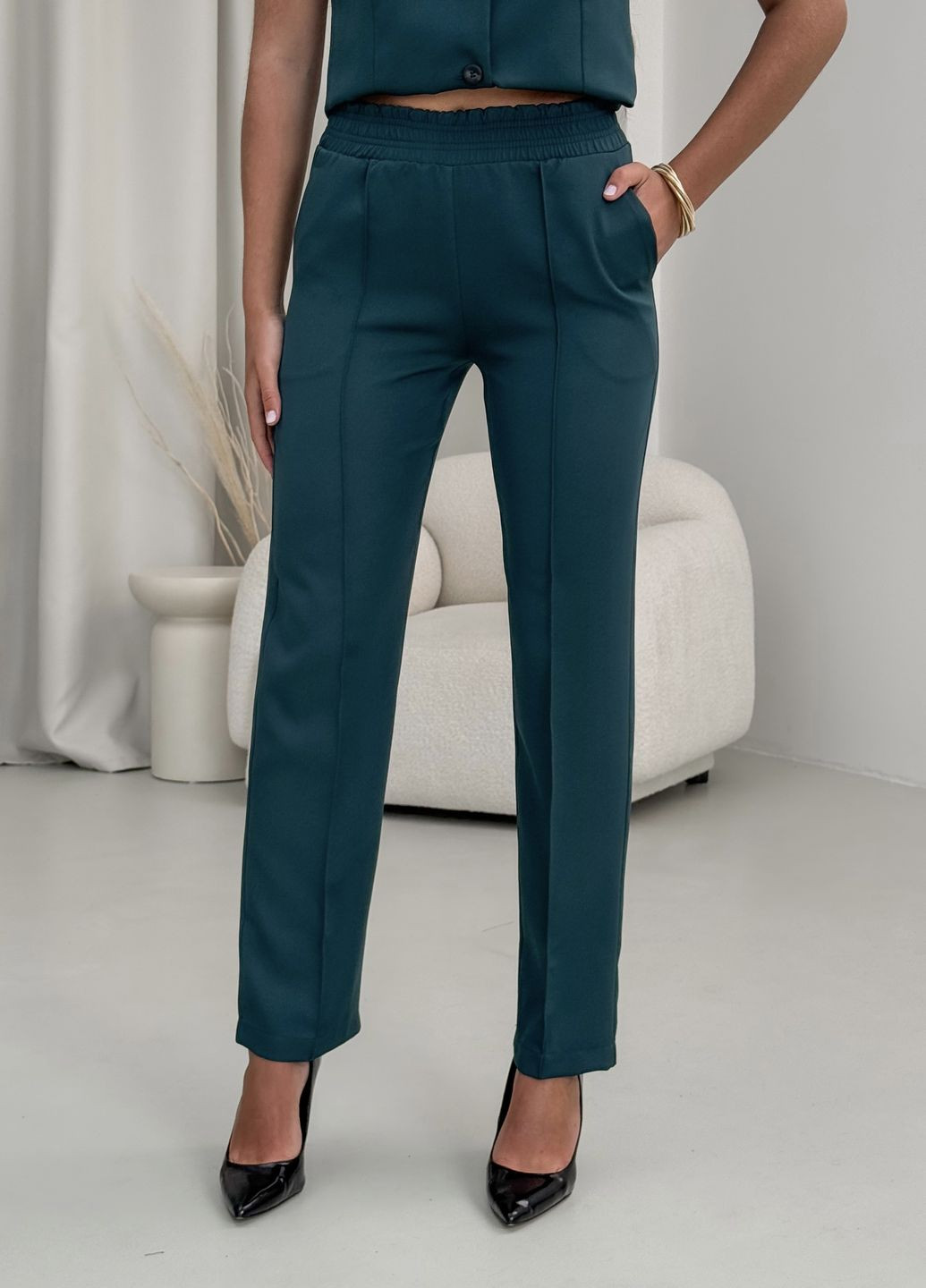 Женский деловой костюм с брюками со стрелками и жилеткой Merlini Венто (322250289)