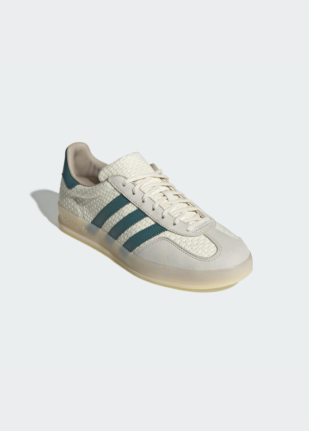 Белые летние кроссовки gazelle indoor adidas