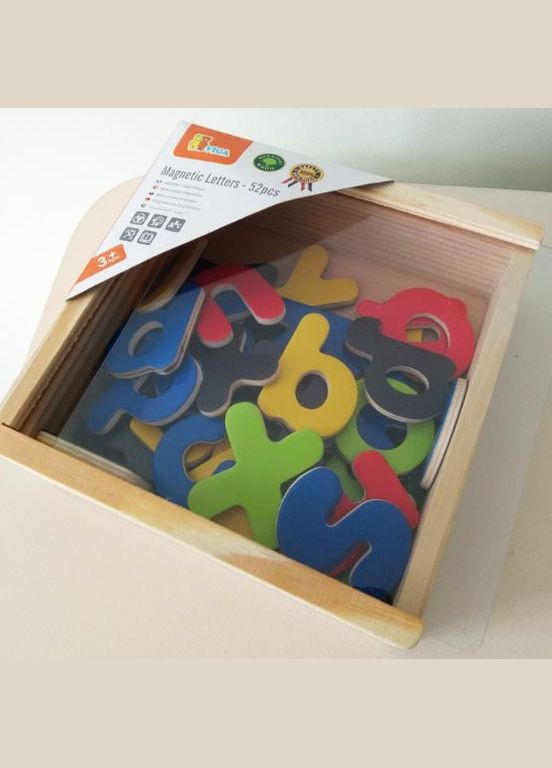 Набір дерев'яних магнітних літер Viga Toys 50324 Англійські літери 52 шт 4M (297331144)