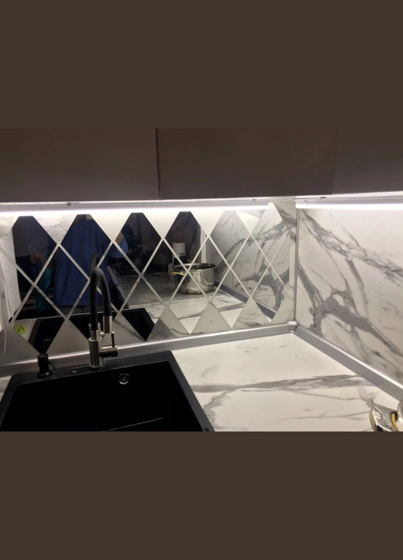 Дзеркальні наклейки квадрат із ромбів і трикутників 32 шт набір 50 х 100 см Б317 No Brand (302899922)