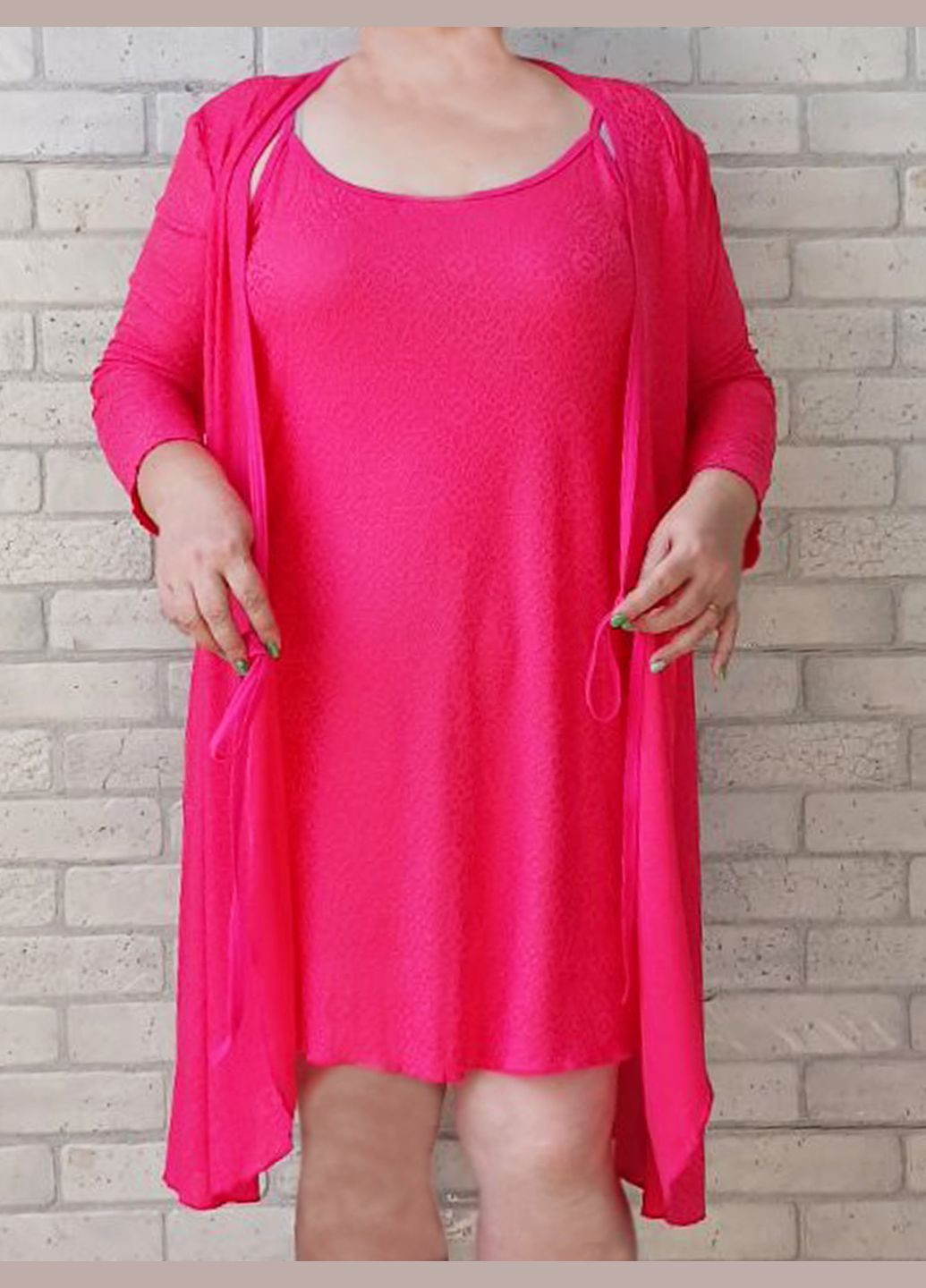 Малиновий демісезонний комплект жіночий нічнушка на тонких бретелях та халат на запах з кишенями рукав три чверті малиновий, трикотажна віскоза No Brand