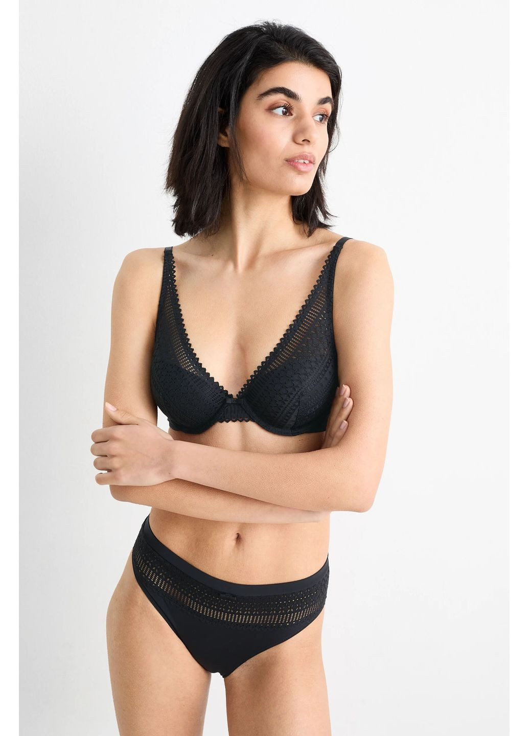 Чёрный кружевной бюстгальтер C&A