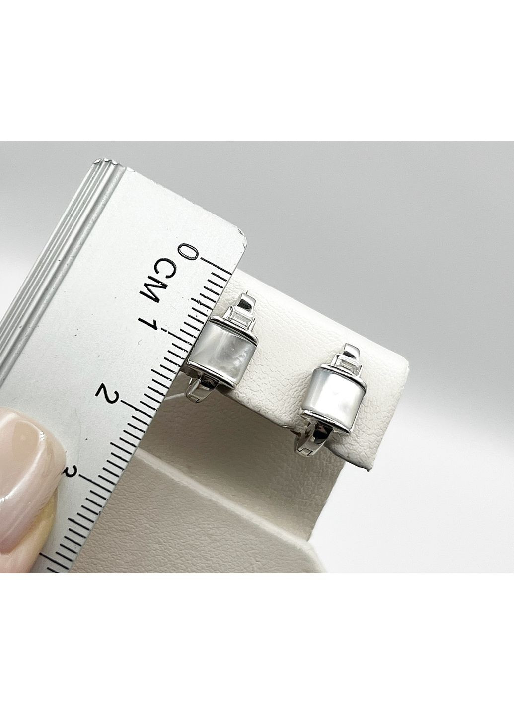 Серьги-пусеты серебряные с перламутром и кубическим цирконием 3,26 г No Brand (369737159)