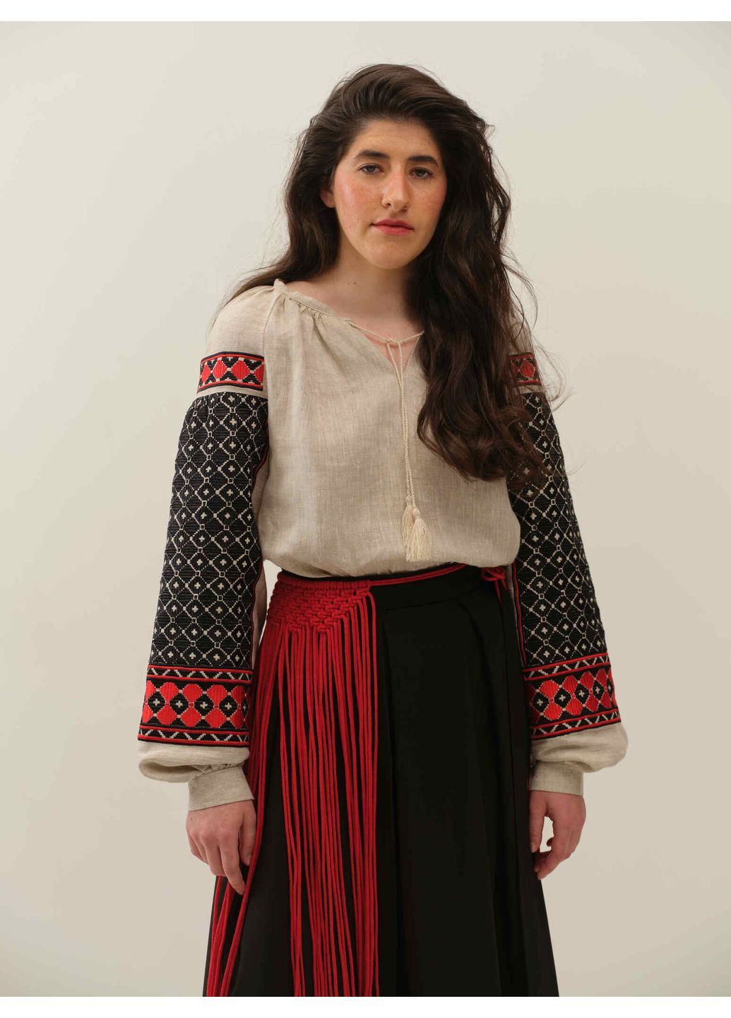 Бежевая женская вышиванка код нации со стильным орнаментом, 100% лен, черная вышивка гладью, xs-4xl MOTYV узор орнамент лен (366239452)