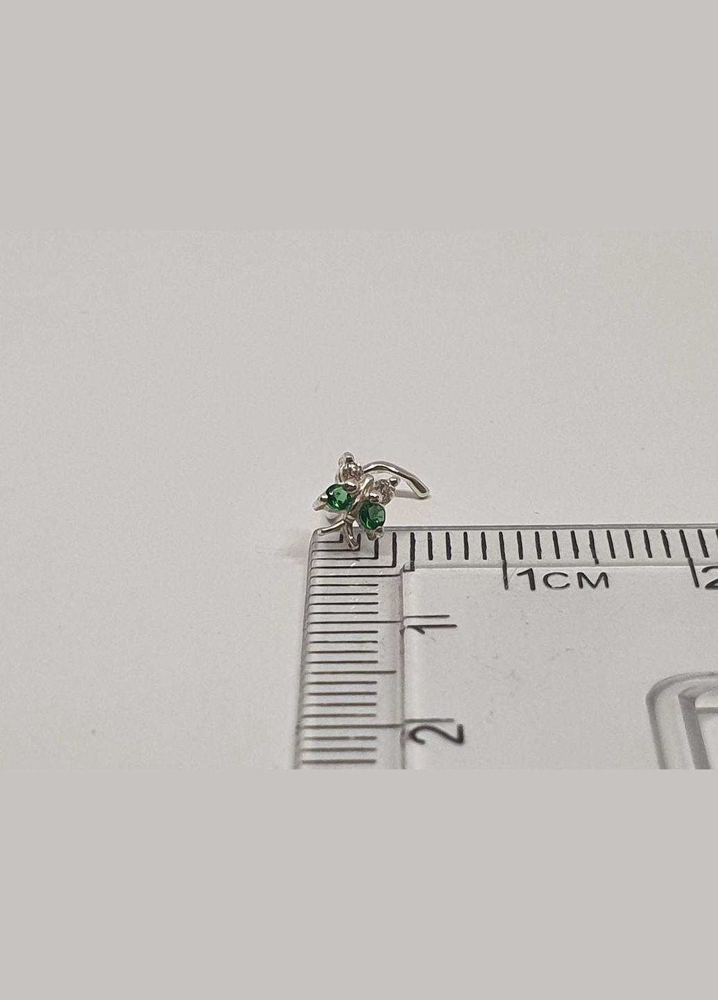 Серебряная серьга-пирсинг в нос. 1041.6С Зеленый Dear (269713413)