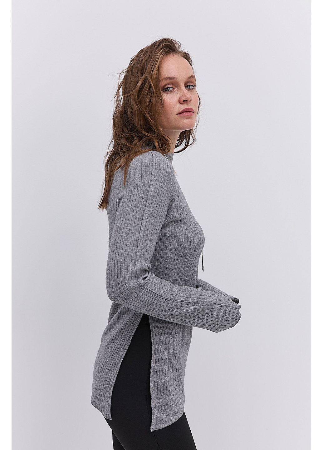 Женский трикотажный лонгслив в рубчике с асимметричным низом Arjen (363173467)