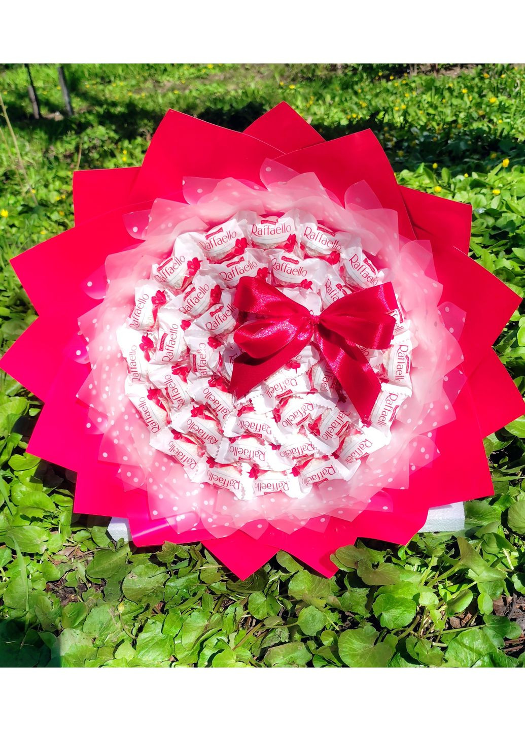 Букет з цукерок червоний Raffaello (353370743)