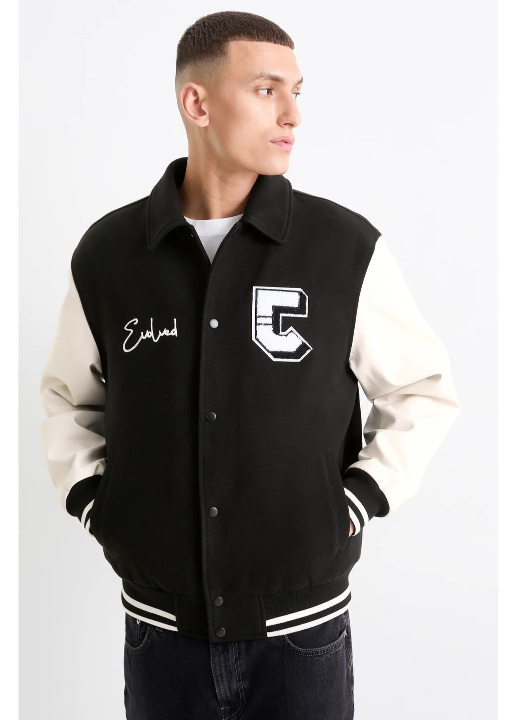 Чорно-біла демісезонна куртка C&A