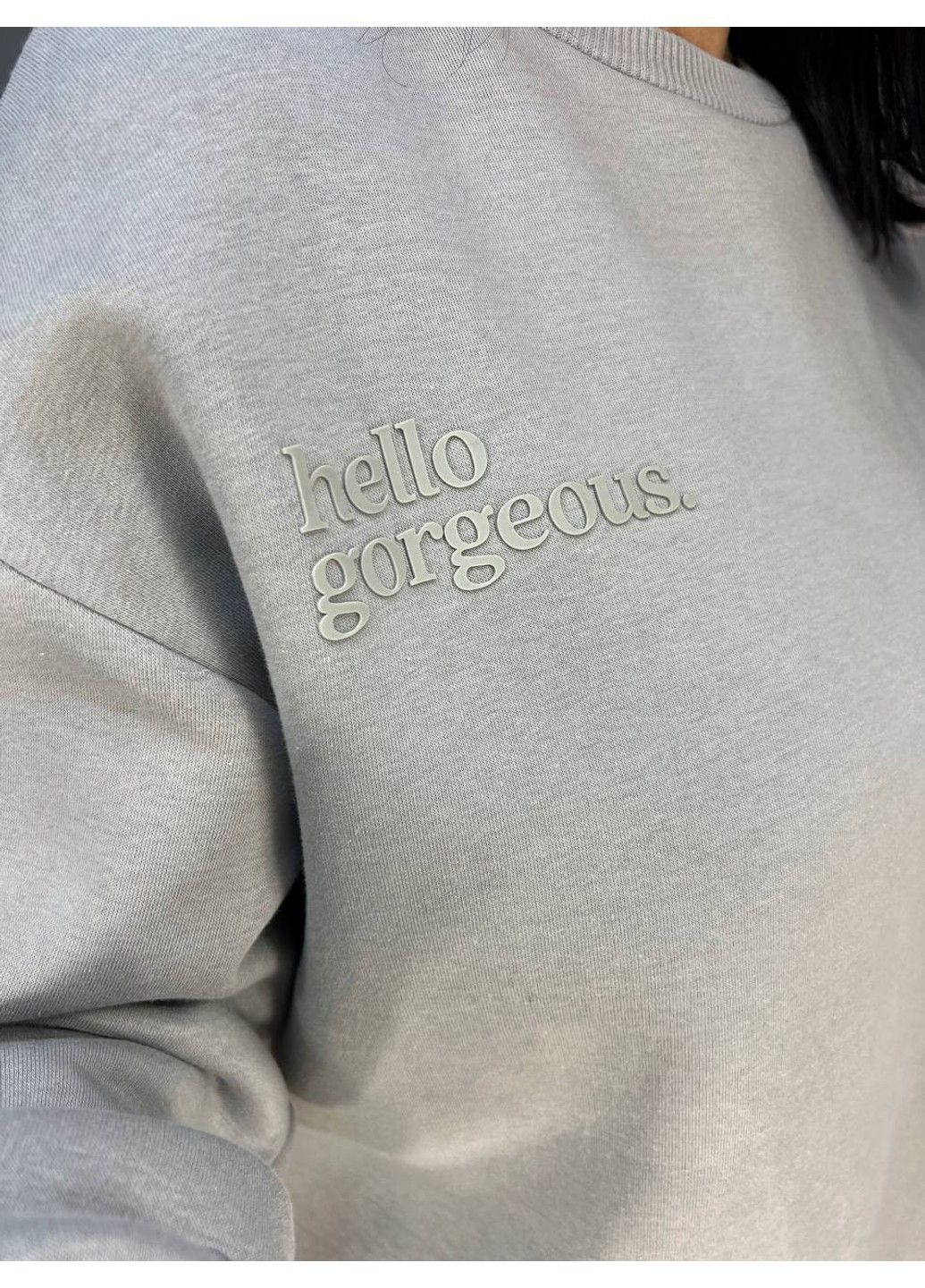 Серый свитшот женский 24-15 оверсайз удлиненная надпись впереди утепленный флис PEPPER MINT (303630236)