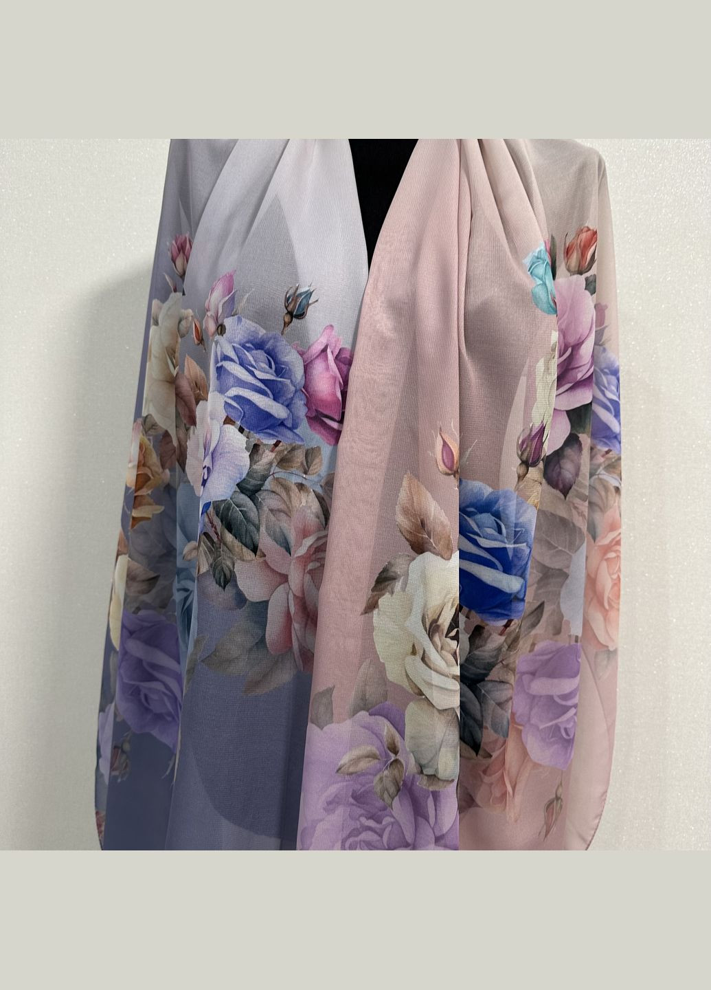 Стильний жіночий шифоновий шарф з квітковим малюнком комбінованого кольору синій з рожевим розмір 140*180 см No Brand (327415068)