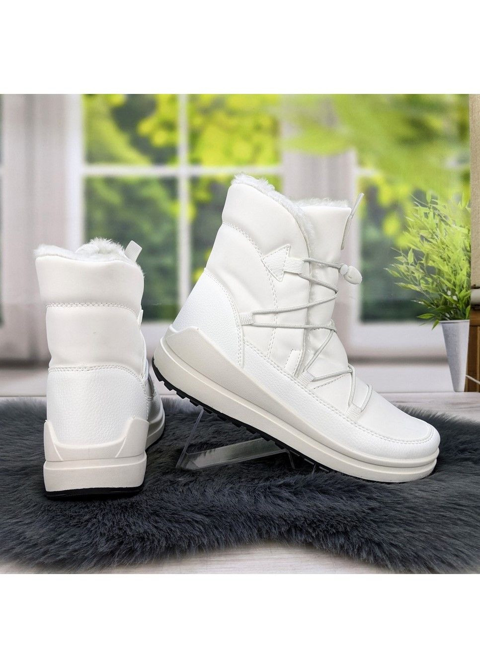 Белые сапоги дутики женские зимние Paolla со шнурками