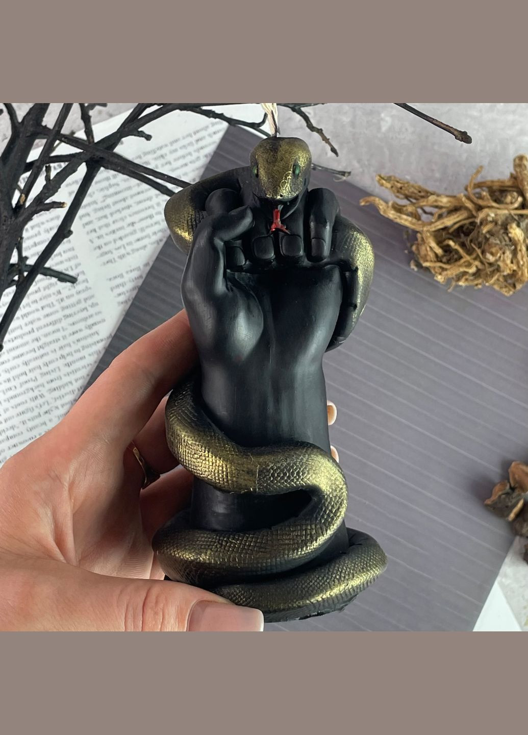 Чорна воскова свічка - Змія на руці 5Candles (322347716)