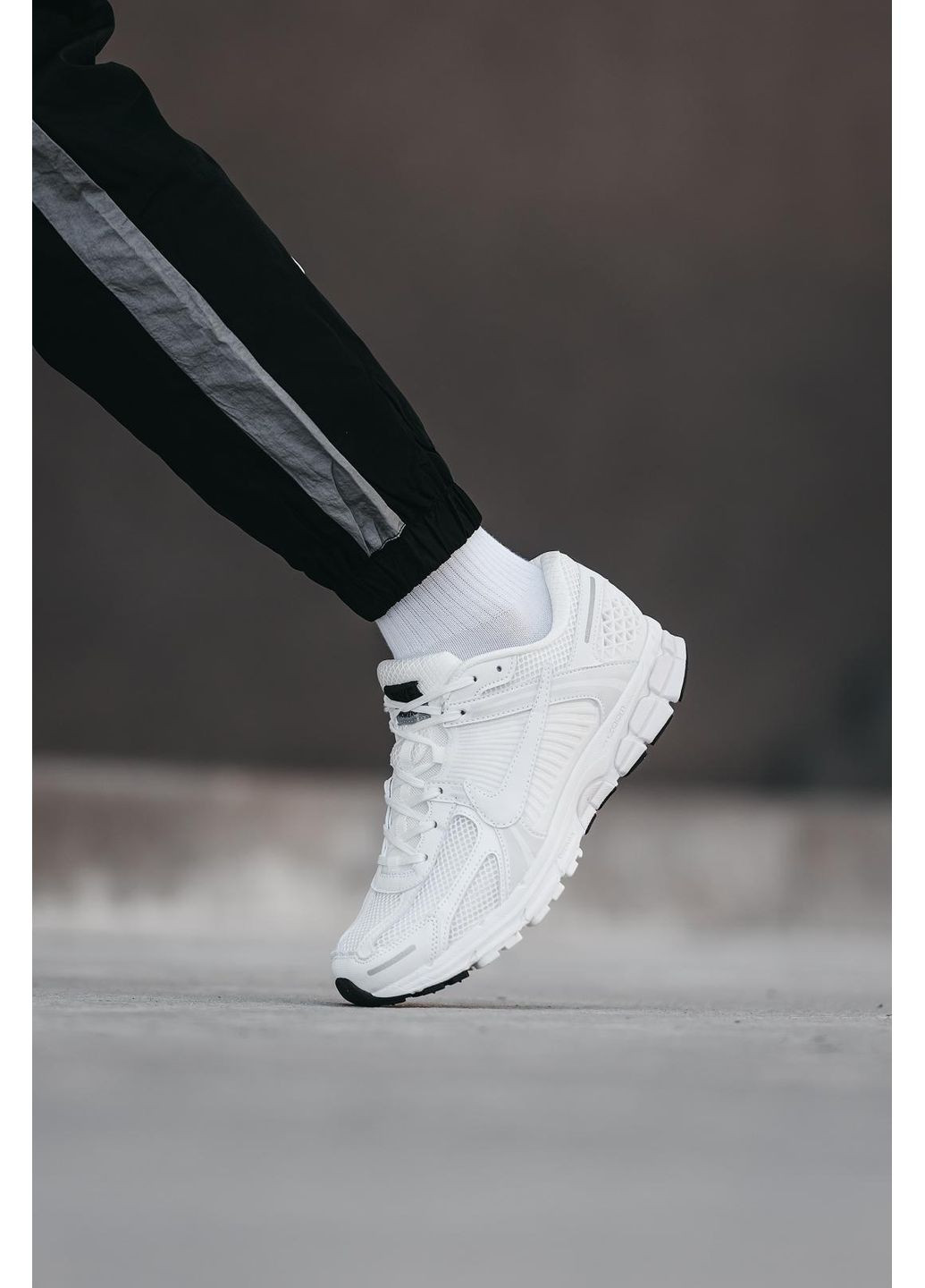 Белые демисезонные кроссовки мужские nike zoom vomero 5 white найк аир зум вомеро 5 No Brand