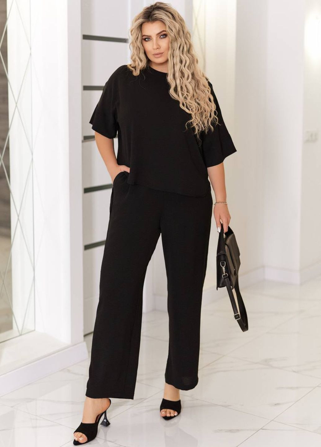 Базовый повседневный легкий свободный летний костюм двойка с украшением: удлиненная футболка позади + прямые брюки Україна (331783447)