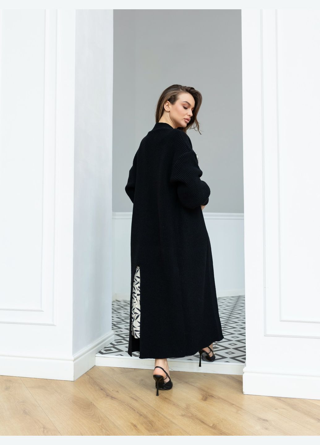 Черный демисезонный кардиган Larionoff