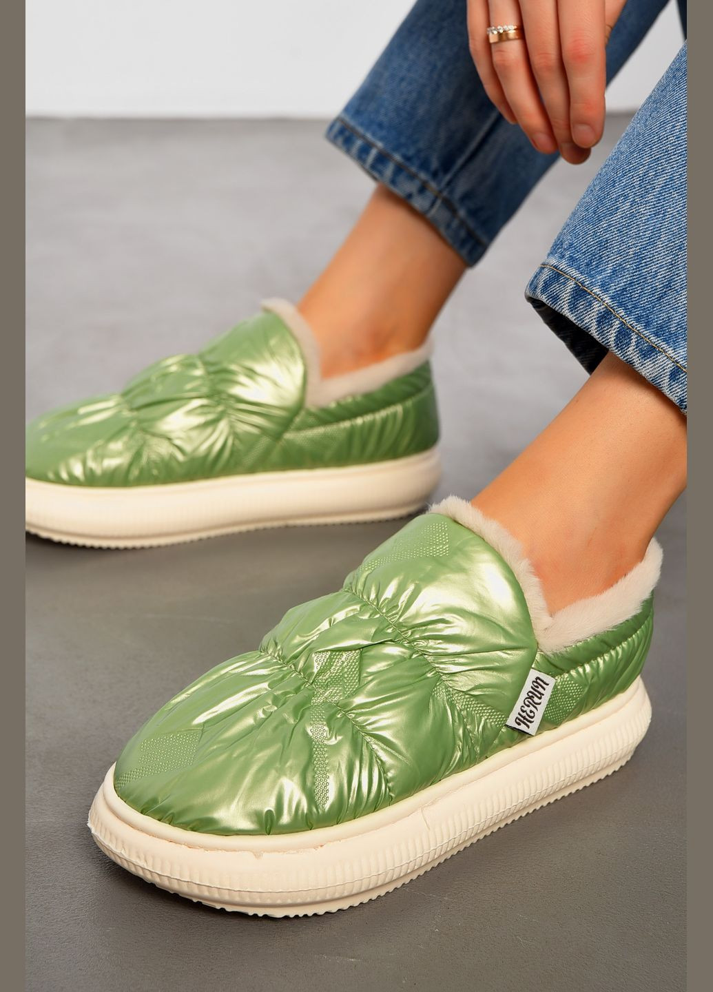 Капці домашні жіночі зеленого кольору Let's Shop (311503960)