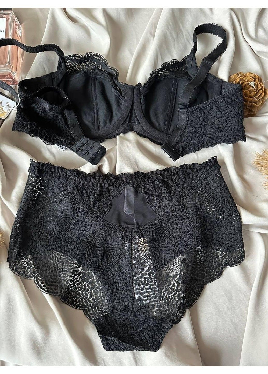 Чорний комплект бюстгальтер + трусики шортики 11389 чорний Lanny Mode