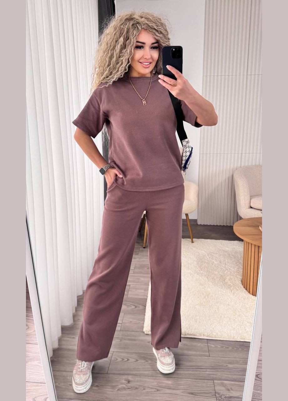 Жіночий костюм двійка футболка та штани з розрізами MonCher (335013849)