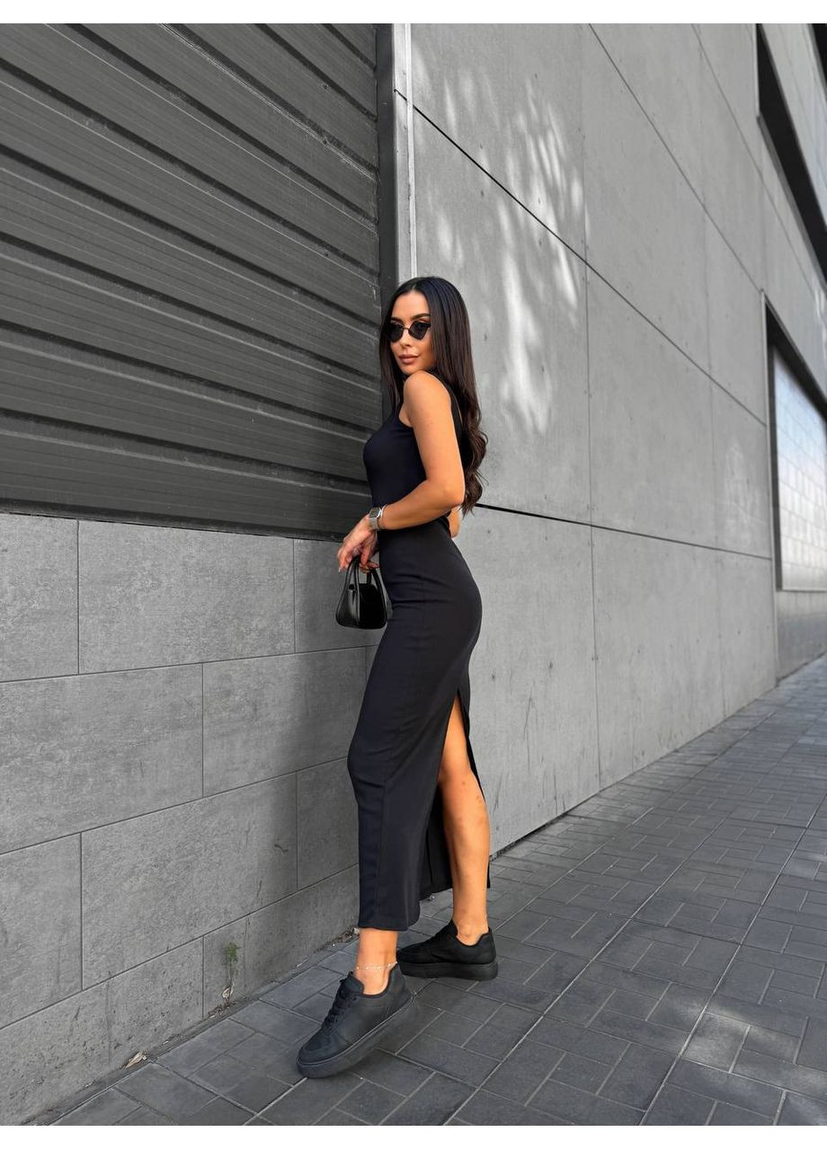 Черное кэжуал женское платье меди в рубчике с высоким разрезом. MonCher