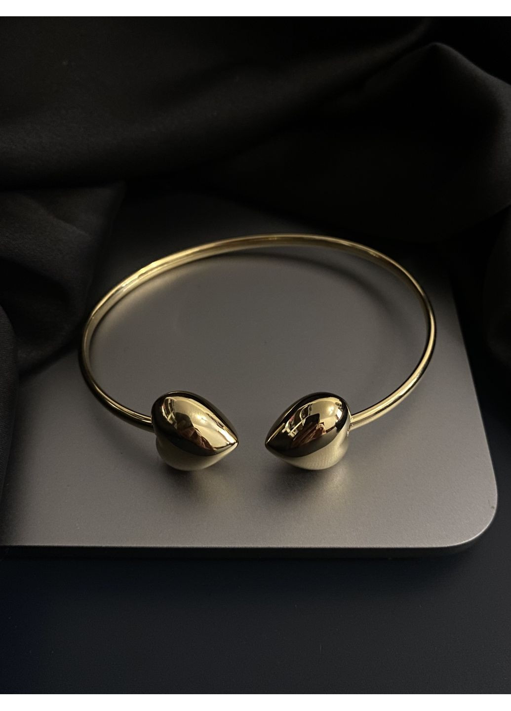 Браслет манжет Сердечки золотого кольору 34385 No Brand (358052348)