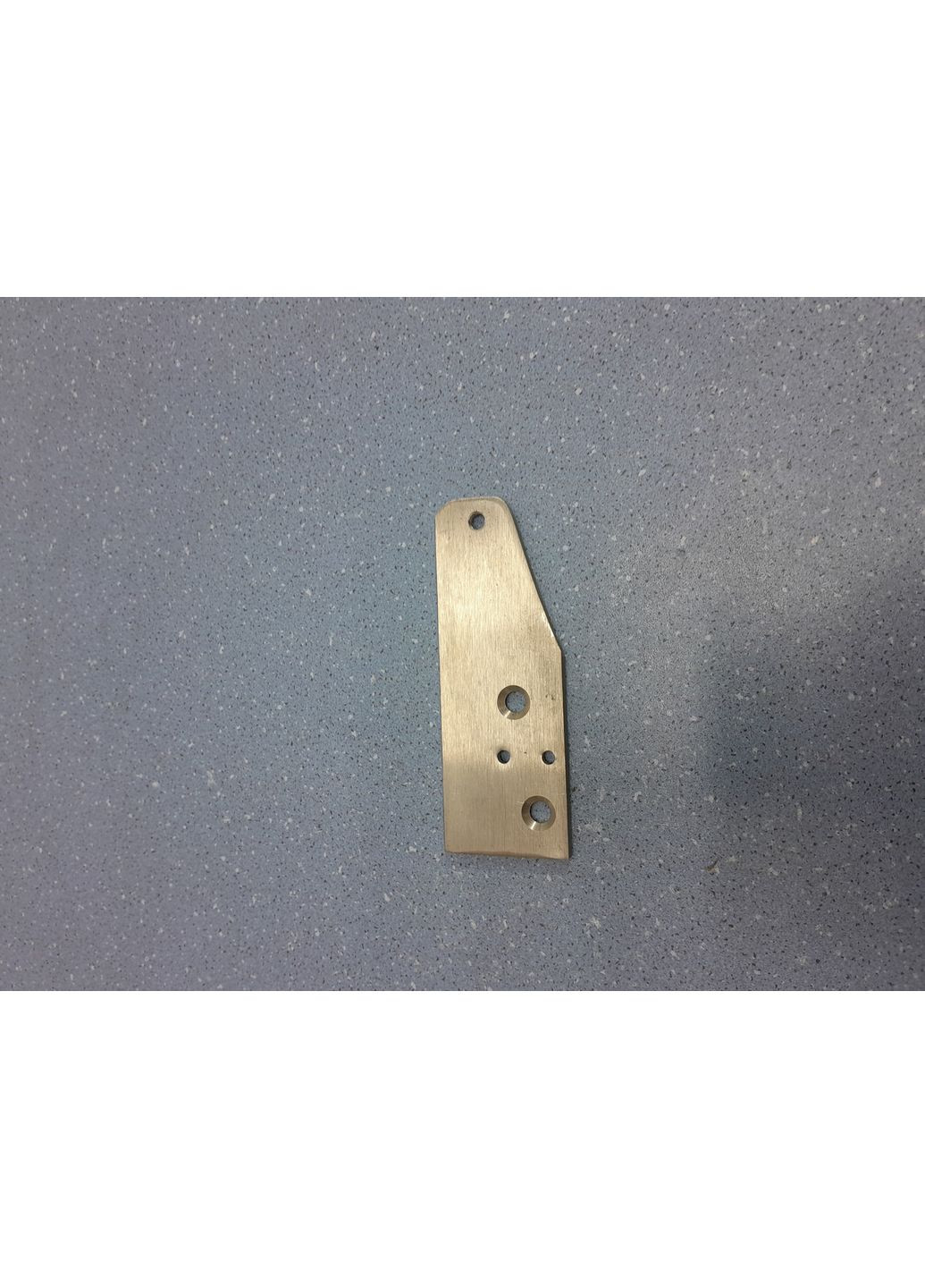 Петля для холодильника 7042350 LIEBHERR (361863466)