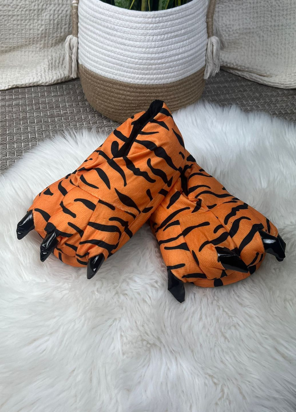 Плюшеві капці лапи унісекс з антиковзкою підошвою тигр My Kigu (366892646)
