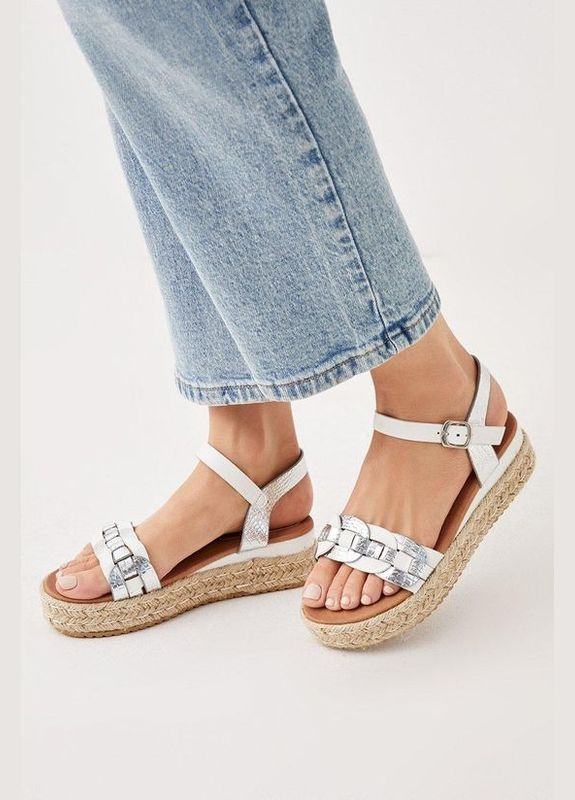 Серебряные босоножки Boohoo