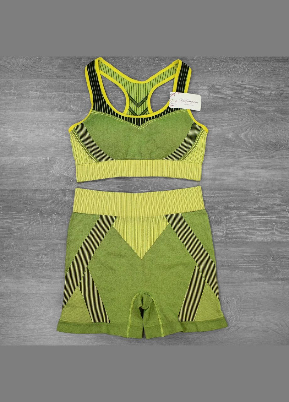 Спортивный комплект с топом и велосипедками No Brand (322581755)