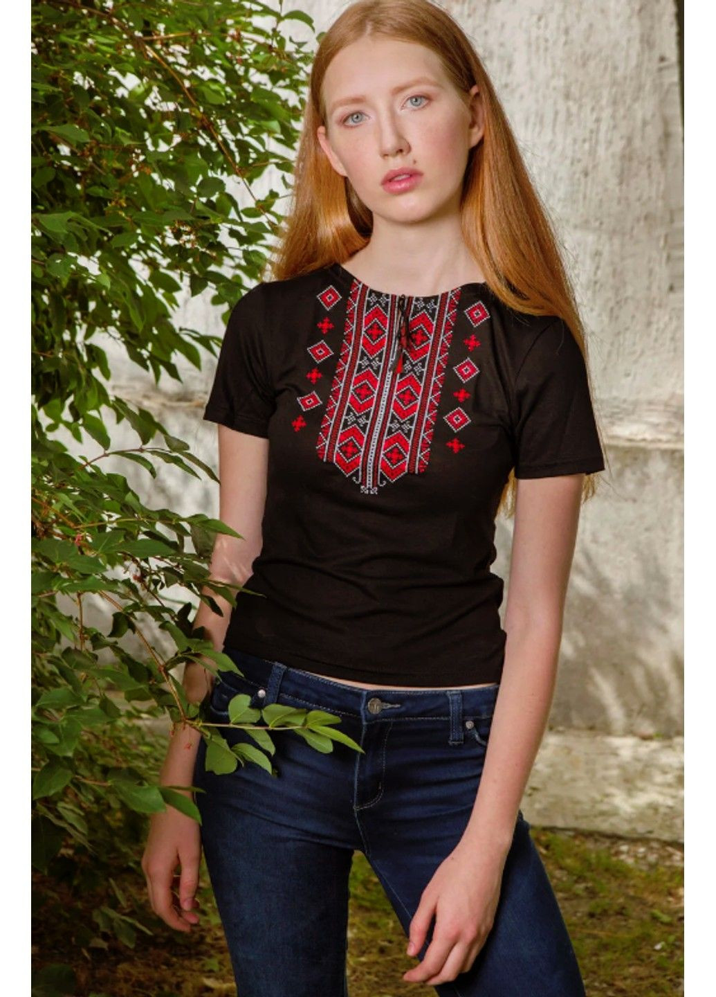 Чорна жіноча вишита футболка гуцулка червона, чорна Lesia (341326235)