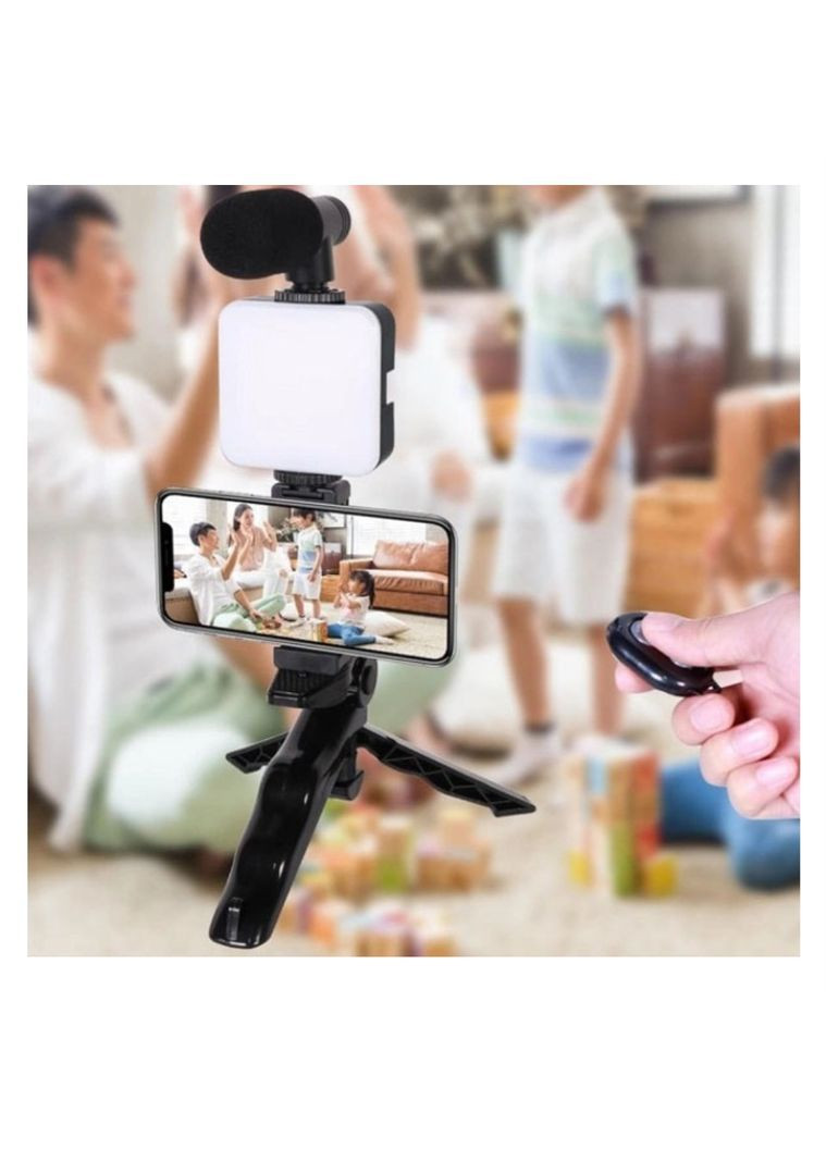 Набір блогера 4в1, тринога для телефону з мікрофоном та спалахом No Brand (362680635)