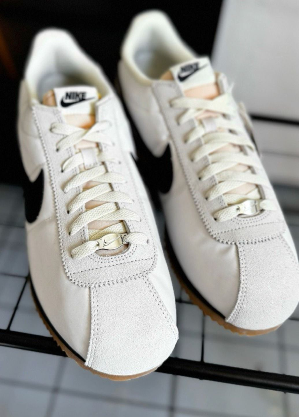 Белые всесезонные кроссовки Nike Cortez Txt