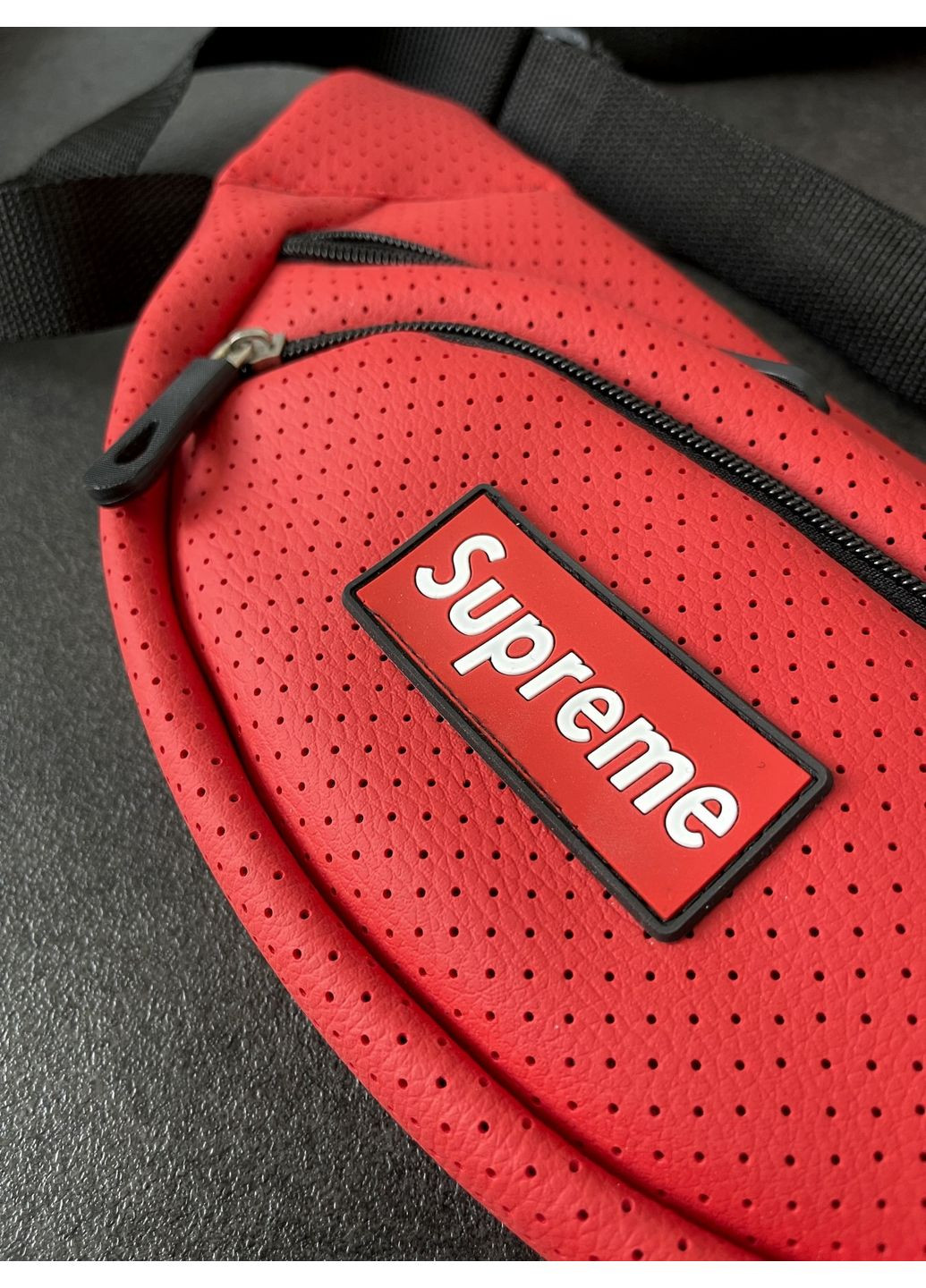 Бананка з перфорованого шкірозамінника зручна універсальна No Brand (360817947)